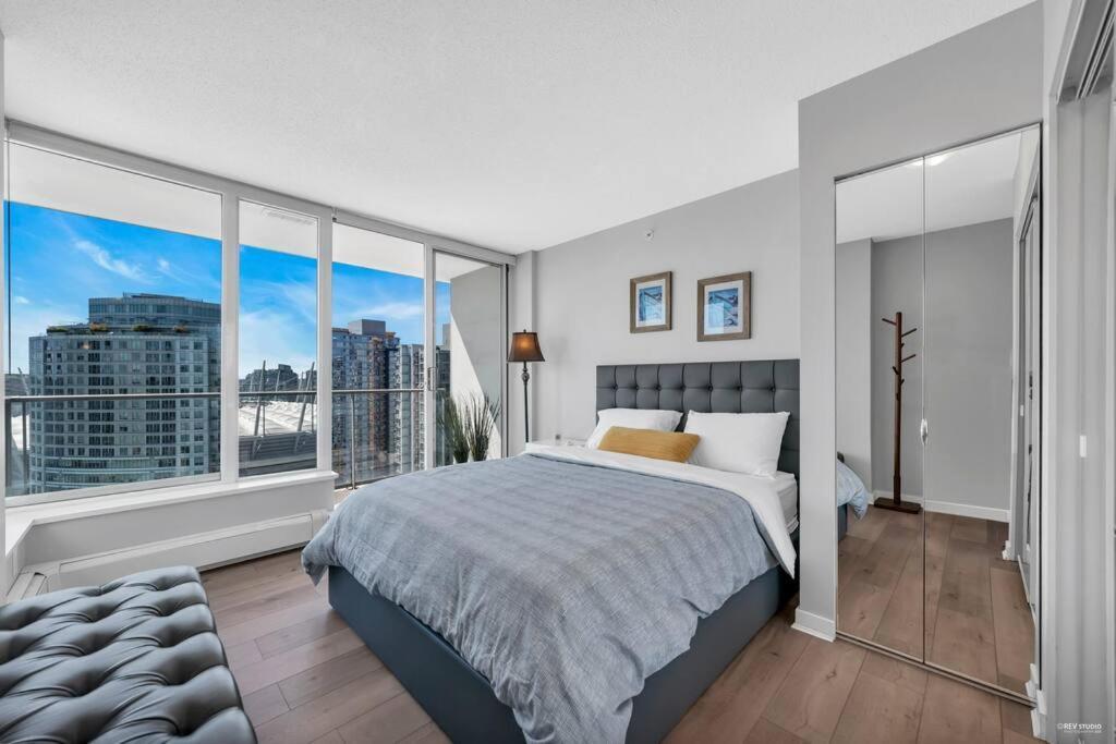 Spacious Dt 2-Bdr High-Rise With View, Pool, Gym Vancouver Esterno foto