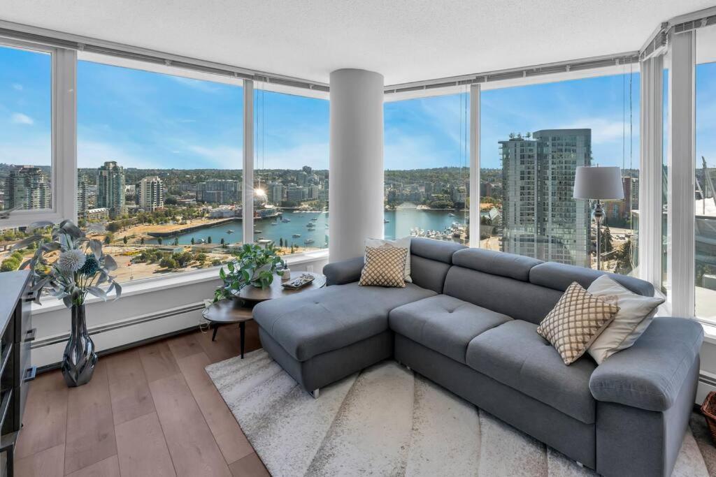 Spacious Dt 2-Bdr High-Rise With View, Pool, Gym Vancouver Esterno foto
