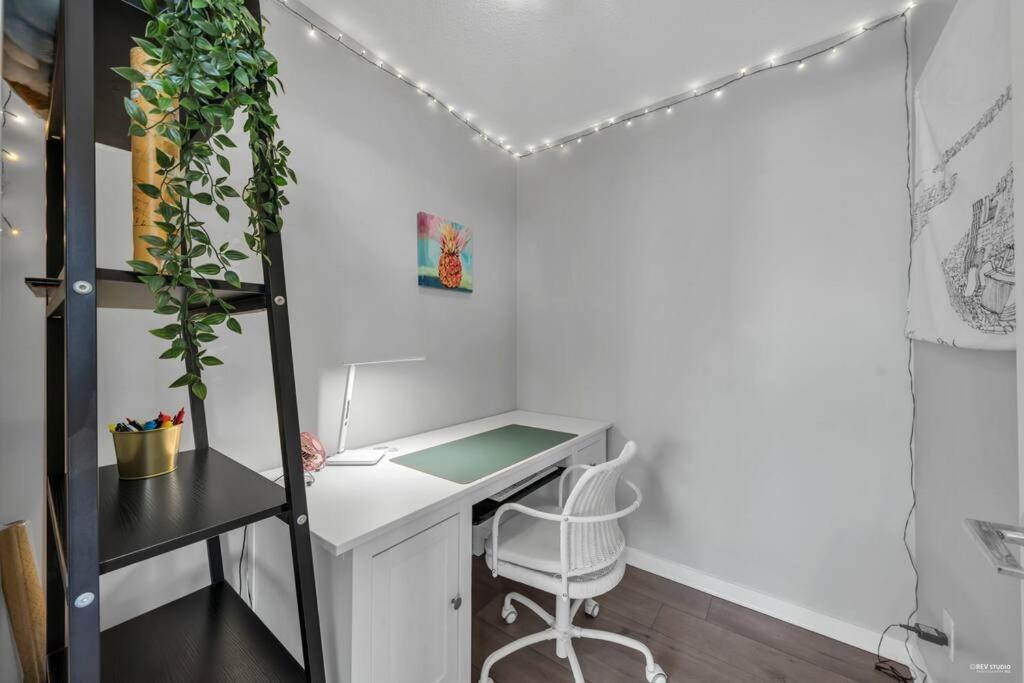 Spacious Dt 2-Bdr High-Rise With View, Pool, Gym Vancouver Esterno foto