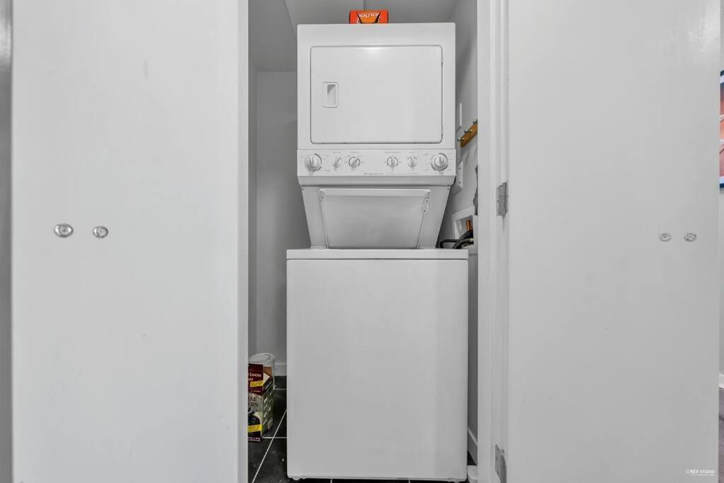 Spacious Dt 2-Bdr High-Rise With View, Pool, Gym Vancouver Esterno foto